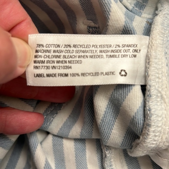 Universal Thread ladies Jean shorts - Picture 7 of 7